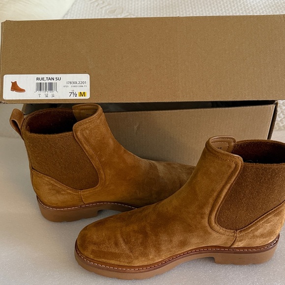 Vince rue tan Chelsea lug sole suede WATER REPELLENT boot size 7.5 / 38 NIB - Picture 6 of 16